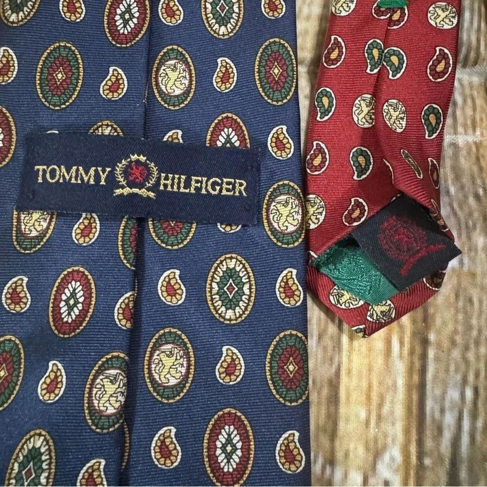 Tommy Hilfiger 100% Italian Silk Paisley Print Tie